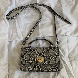 Beautiful snake skin pattern bag!
